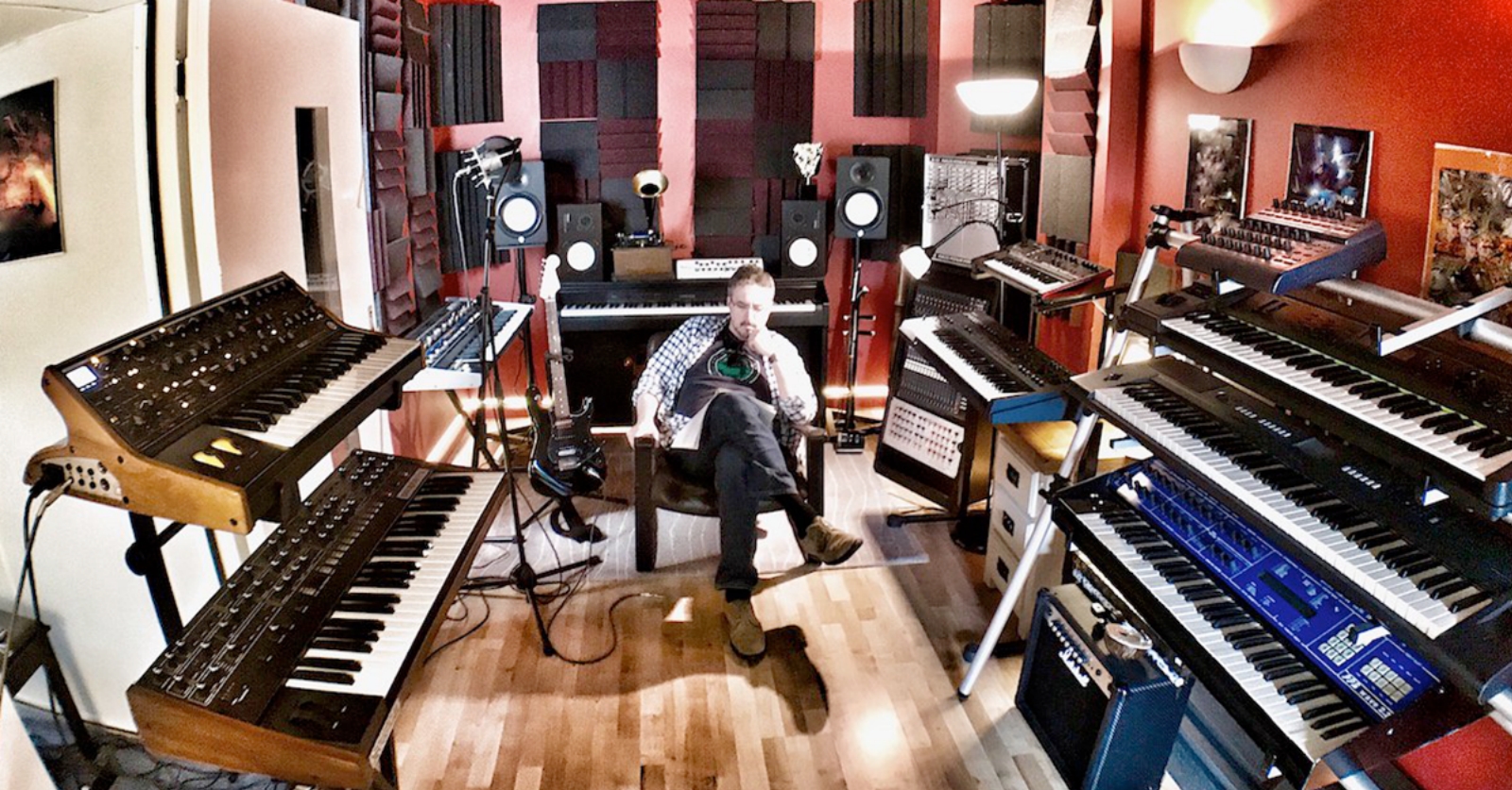 เพลงประกอบเกมดังกับ JAMES HANNIGAN ผู้ที่อยู่เบื้องหลังงานนี้