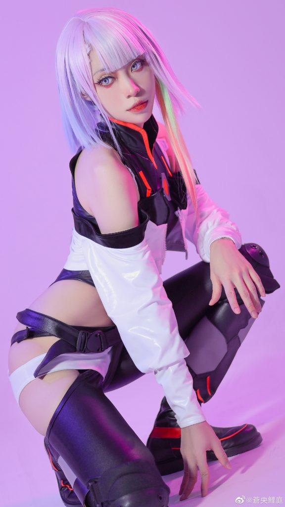 สาวจีนแปลงโฉมเป็น Lucy จาก Cyberpunk: Edgerunners 4 สาวจีนแปลงโฉมเป็น Lucy จาก Cyberpunk: Edgerunners