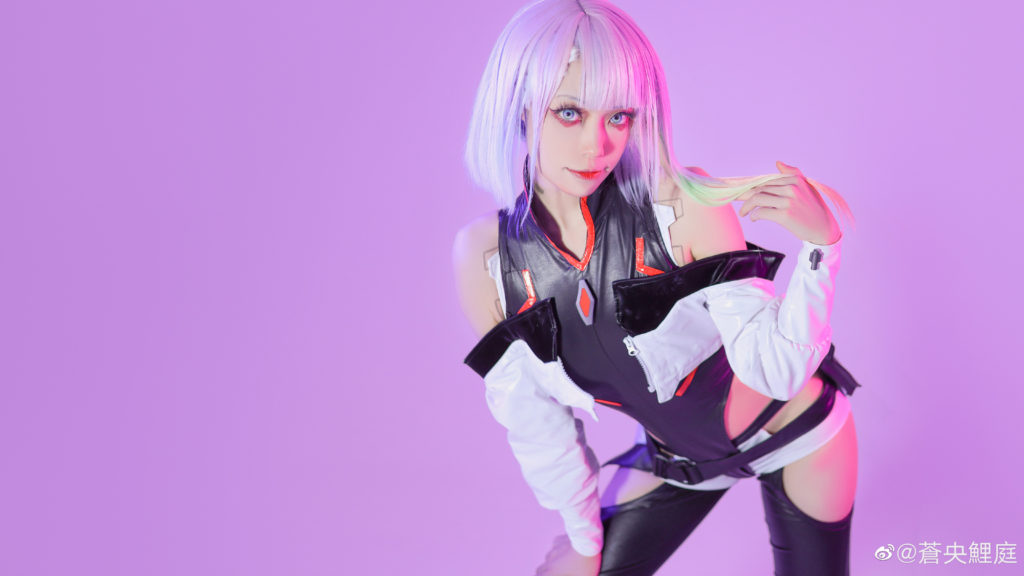 สาวจีนแปลงโฉมเป็น Lucy จาก Cyberpunk: Edgerunners 5 สาวจีนแปลงโฉมเป็น Lucy จาก Cyberpunk: Edgerunners