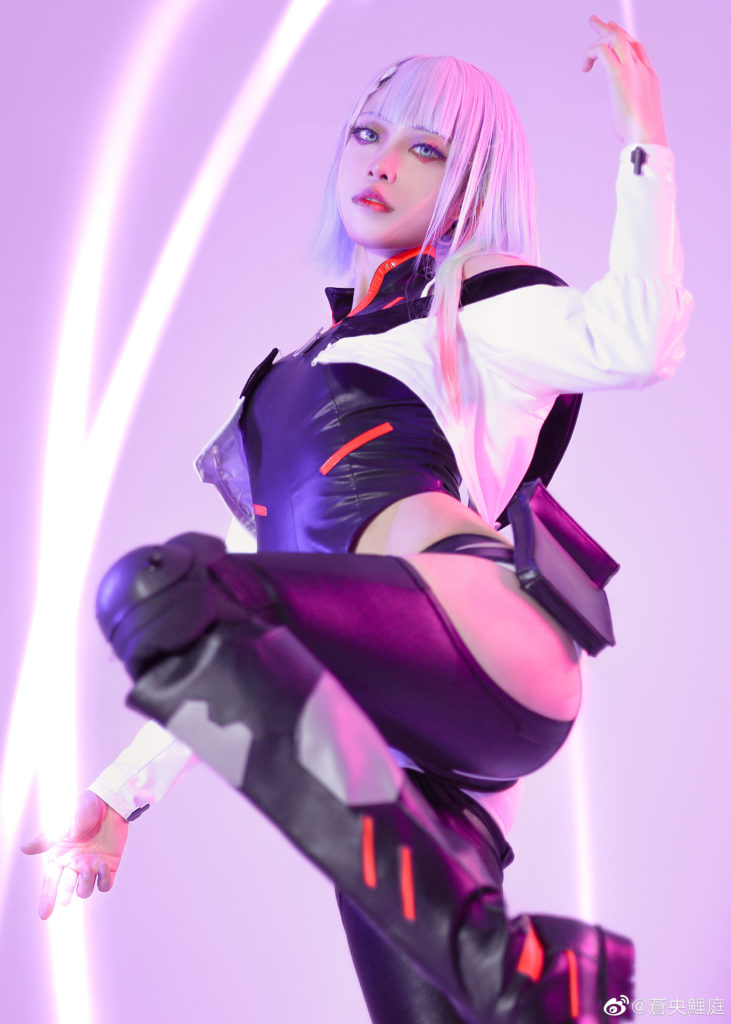 สาวจีนแปลงโฉมเป็น Lucy จาก Cyberpunk: Edgerunners 3 สาวจีนแปลงโฉมเป็น Lucy จาก Cyberpunk: Edgerunners