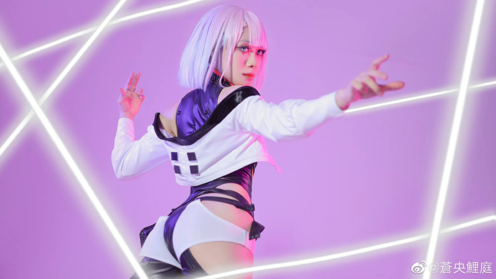 สาวจีนแปลงโฉมเป็น Lucy จาก Cyberpunk: Edgerunners 8 สาวจีนแปลงโฉมเป็น Lucy จาก Cyberpunk: Edgerunners