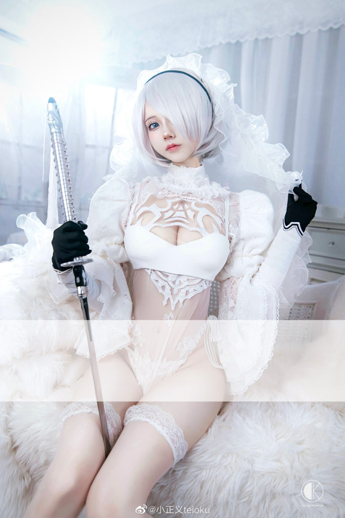 คอสเพลย์ 2B จาก NieR: Automata ในชุดกึ่งแต่งงานสีขาวสุดเซ็กซี่ 7 คอสเพลย์ 2B จาก NieR: Automata ในชุดกึ่งแต่งงานสีขาวสุดเซ็กซี่