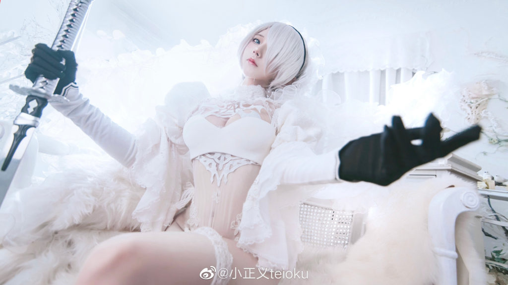 คอสเพลย์ 2B จาก NieR: Automata ในชุดกึ่งแต่งงานสีขาวสุดเซ็กซี่ 5 คอสเพลย์ 2B จาก NieR: Automata ในชุดกึ่งแต่งงานสีขาวสุดเซ็กซี่