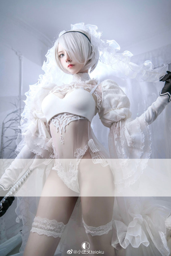 คอสเพลย์ 2B จาก NieR: Automata ในชุดกึ่งแต่งงานสีขาวสุดเซ็กซี่ 6 คอสเพลย์ 2B จาก NieR: Automata ในชุดกึ่งแต่งงานสีขาวสุดเซ็กซี่