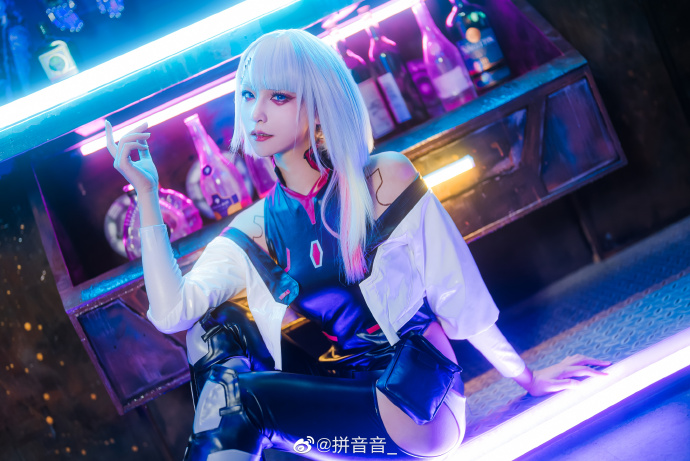 คอสเพลย์ Lucy จาก Cyberpunk: Edgerunners ในฉากแสงนีออนตระการตา 12 คอสเพลย์ Lucy จาก Cyberpunk: Edgerunners ในฉากแสงนีออนตระการตา