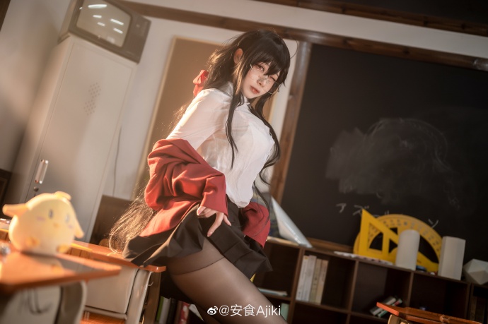 คอสเพลย์ Taihou จาก Azur Lane ในชุดนักเรียนแอบแซ่บ 2 คอสเพลย์ Taihou จาก Azur Lane ในชุดนักเรียนแอบแซ่บ