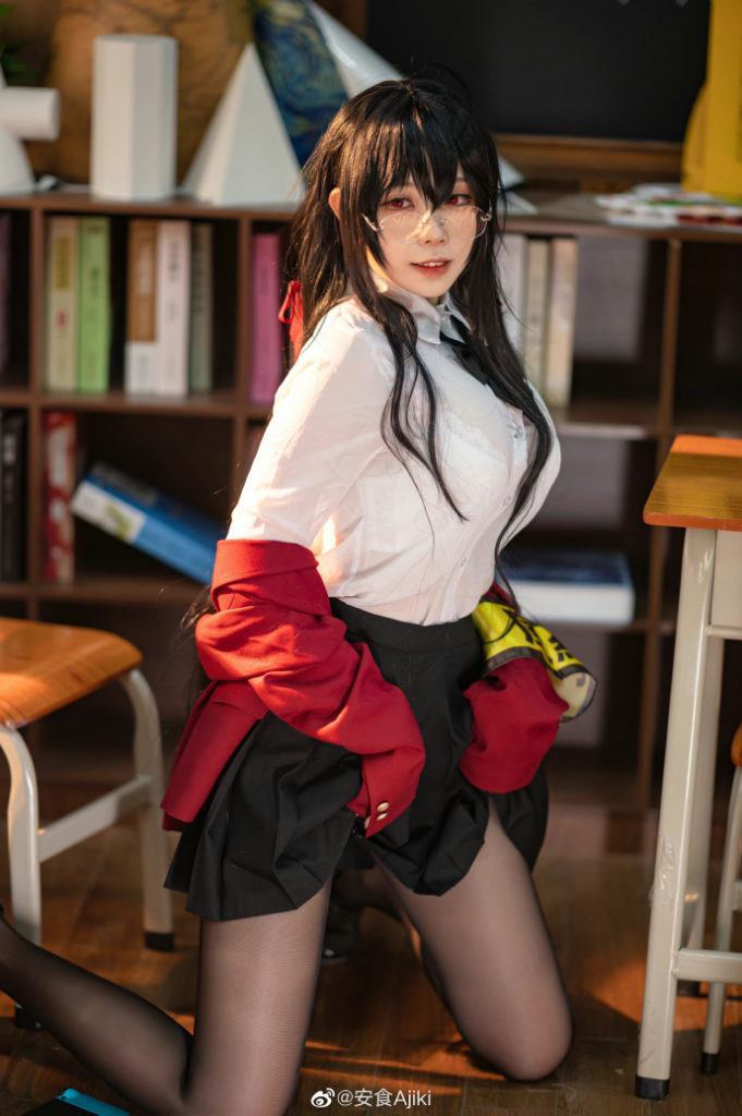 คอสเพลย์ Taihou จาก Azur Lane ในชุดนักเรียนแอบแซ่บ 3 คอสเพลย์ Taihou จาก Azur Lane ในชุดนักเรียนแอบแซ่บ