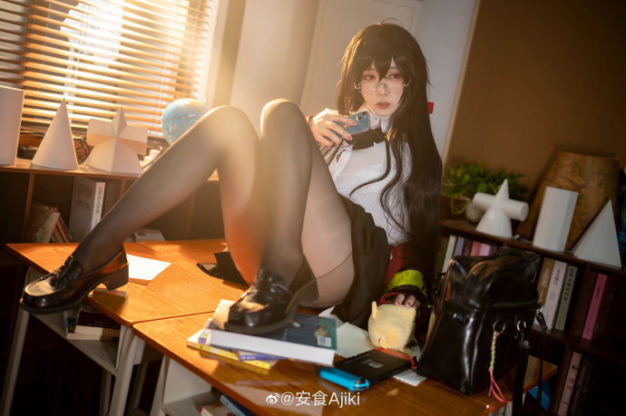 คอสเพลย์ Taihou จาก Azur Lane ในชุดนักเรียนแอบแซ่บ 5 คอสเพลย์ Taihou จาก Azur Lane ในชุดนักเรียนแอบแซ่บ