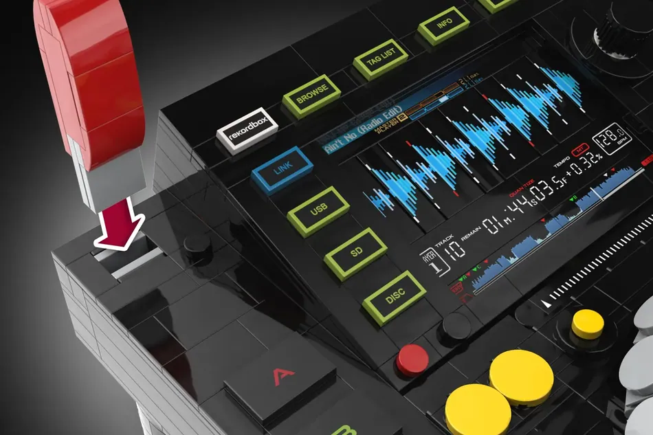 สุดเจ๋งผลงานออกแบบ DJ Controller จาก LEGO IDEA