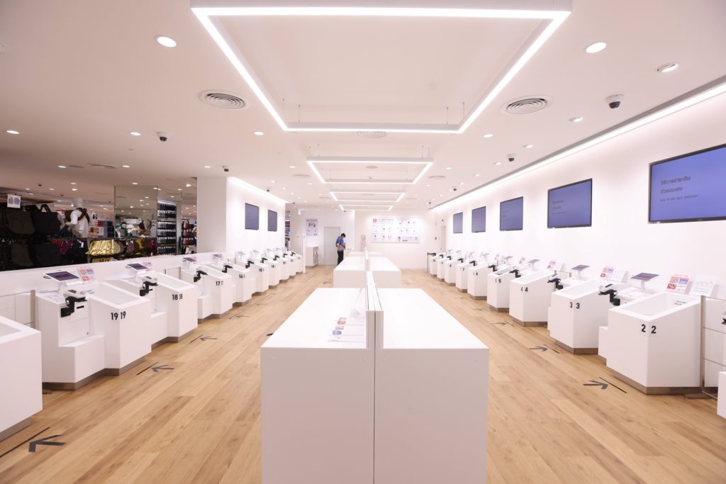 Uniqlo ปรับโฉมร้านใหม่ที่เซ็นทรัลเวิลด์ สู่ประสบการณ์ระดับเวิลด์คลาส 9 Uniqlo ปรับโฉมร้านใหม่ที่เซ็นทรัลเวิลด์ สู่ประสบการณ์ระดับเวิลด์คลาส