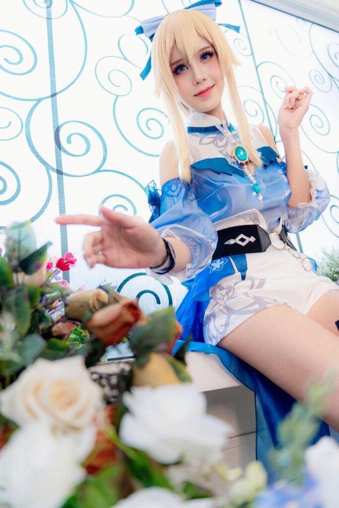 คอสเพลย์ Jean จาก Genshin Impact ในสกินซัมเมอร์อวดผิวขาว 10 คอสเพลย์ Jean จาก Genshin Impact ในสกินซัมเมอร์อวดผิวขาว