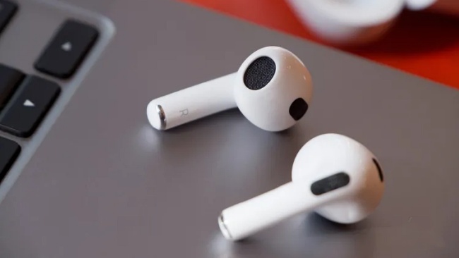 Apple มีแผนยกเครื่อง AirPods รุ่นใหม่ในปี 2024 2 Apple มีแผนยกเครื่อง AirPods รุ่นใหม่ในปี 2024