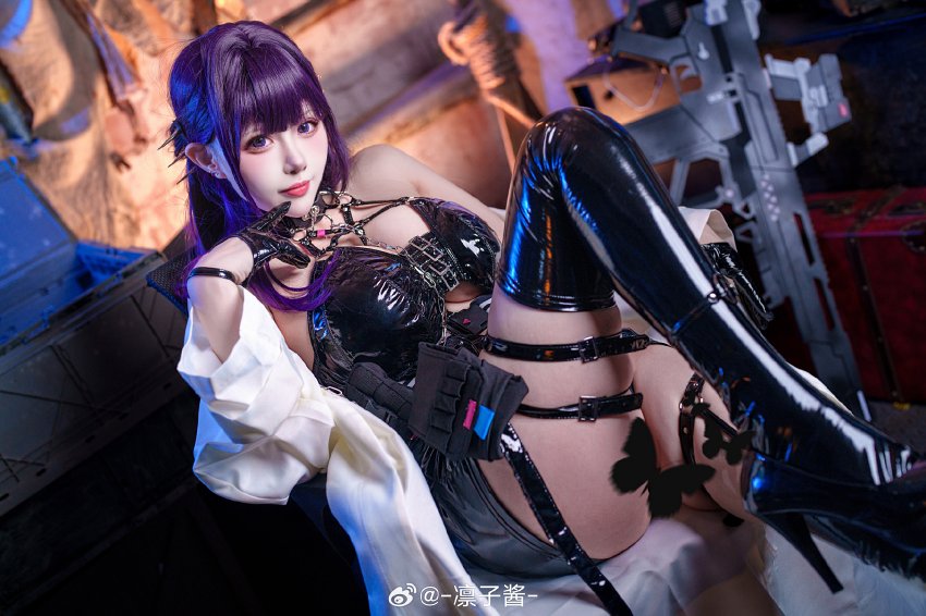 คอสเพลย์ Mihara จาก GODDESS OF VICTORY: NIKKE ในลุคชุดหนังตัวเก่งสุดแซ่บ 2 คอสเพลย์ Mihara จาก GODDESS OF VICTORY: NIKKE ในลุคชุดหนังตัวเก่งสุดแซ่บ