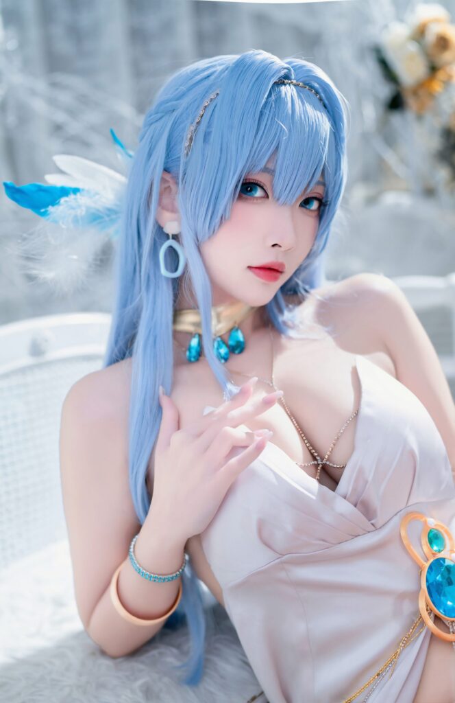 คอสเพลย์ Helena จาก NIKKE ในชุดเดรสสีขาวสวยสง่า