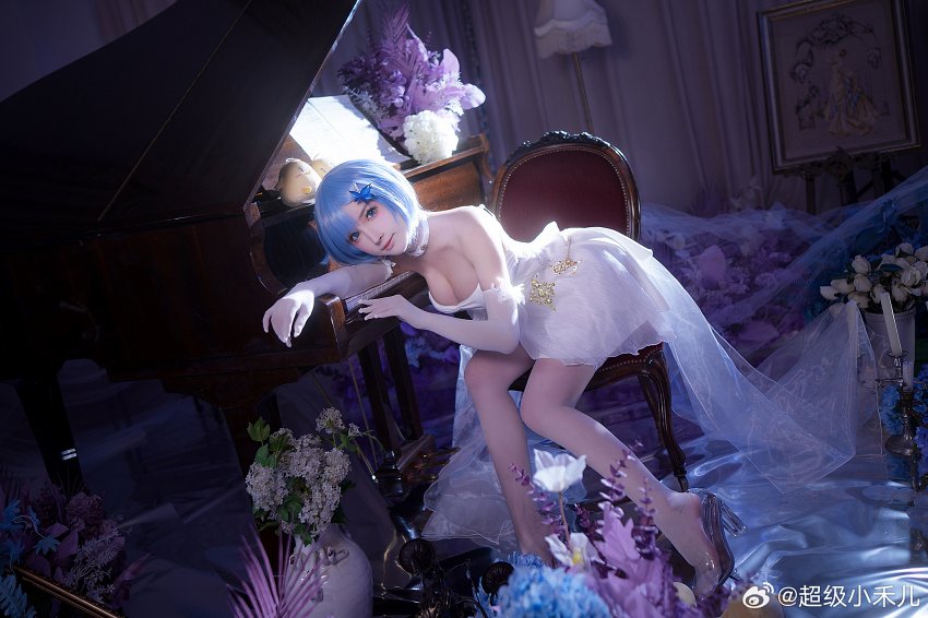 คอสเพลย์ Chapayev จาก Azur Lane ที่มาพร้อมเปียโนตัวยักษ์ 3 คอสเพลย์ Chapayev จาก Azur Lane ที่มาพร้อมเปียโนตัวยักษ์