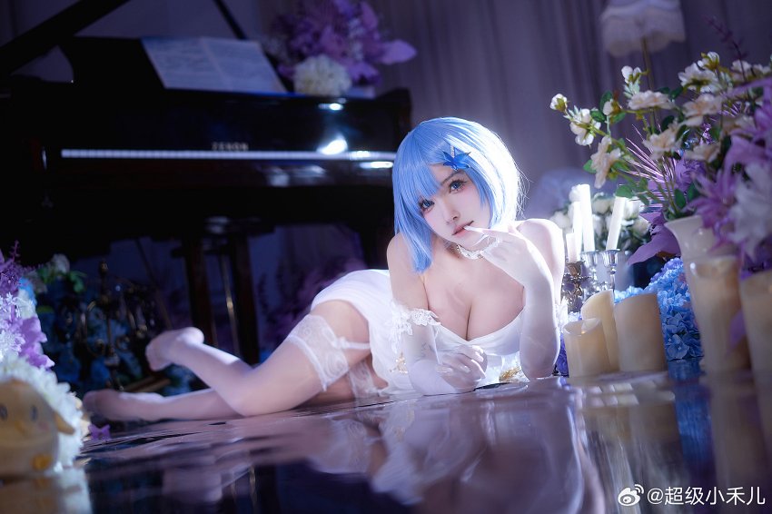 คอสเพลย์ Chapayev จาก Azur Lane ที่มาพร้อมเปียโนตัวยักษ์ 4 คอสเพลย์ Chapayev จาก Azur Lane ที่มาพร้อมเปียโนตัวยักษ์