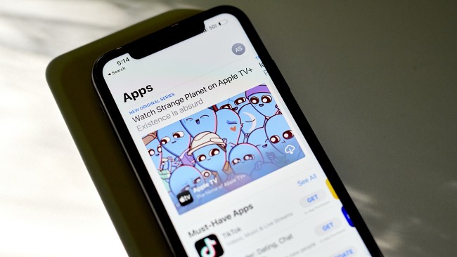 Tim Cook ยืนยัน Apple เตรียมนำ AI มาใช้งานกับ iOS 18