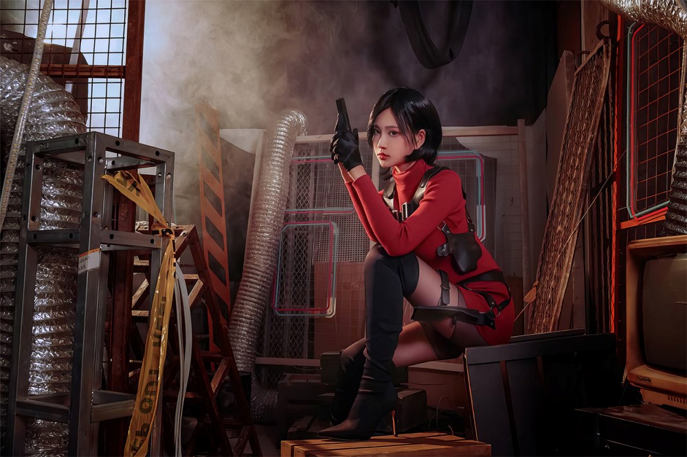 คอสเพลเยอร์สาย OLF โชว์การแต่งคอสเพลย์เป็น Ada Wong จาก Resident Evil 8 Ada Wong Resident Evil Cosplay by Nnian