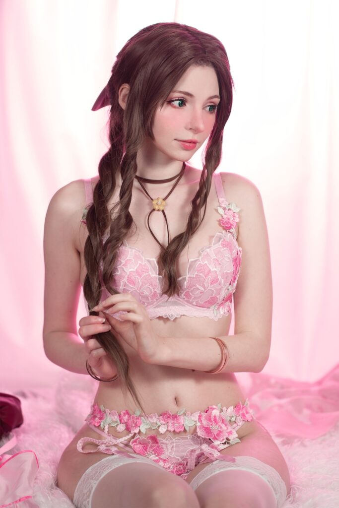 Peachmilky โชว์ผลงานคอสเพลย์ Aerith จาก Final Fantasy VII Rebirth ในชุดชั้นในสีหวานแหวว 6 Aerith Final Fantasy VII Rebirth Cosplay by Peachmilky 5