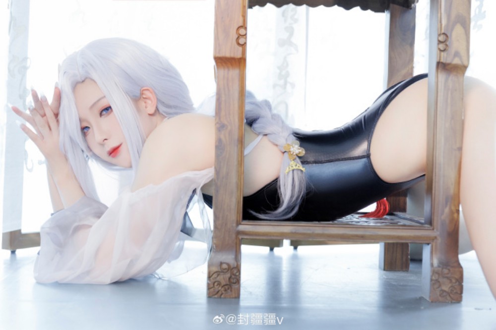 คอสเพลย์ Shenhe จาก Genshin Impact ในชุดรัดรูปขาเว้าโดนใจ 5 Shenhe Genshin Impact Cosplay by Fengjiang