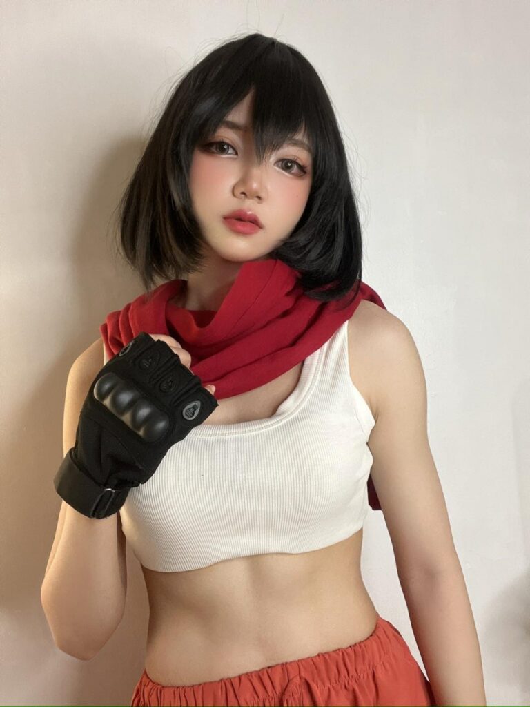 คุณมินเนะแปลงโฉมเป็น Mikasa จาก Attack on Titan 2 Mikasa Attack on Titan Cosplay by Minne