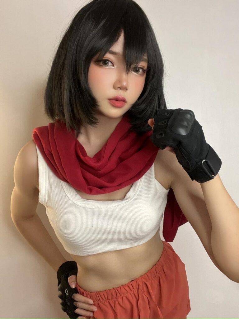 คุณมินเนะแปลงโฉมเป็น Mikasa จาก Attack on Titan 4 Mikasa Attack on Titan Cosplay by Minne