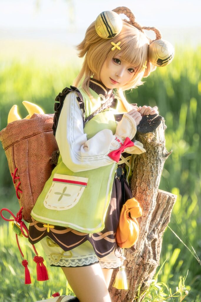 คอสเพลย์ Yaoyao สาวน้อยน่ารักจาก Genshin Impact 2 Yaoyao Genshin Impact Cosplay by Chunmomo