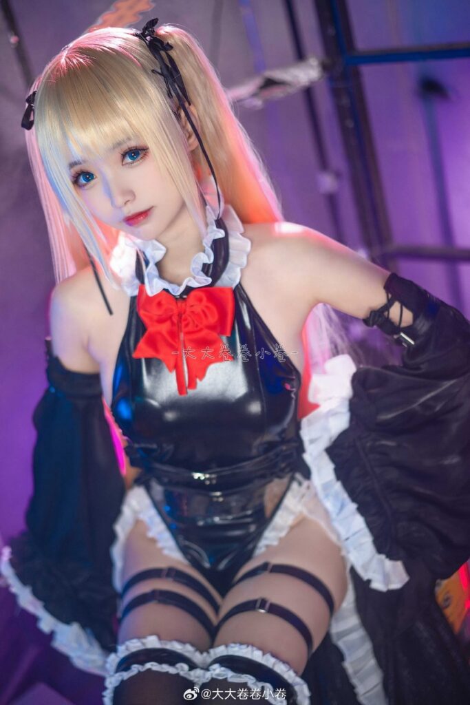 สาวน้อยคอสเพลย์เป็น Marie Rose จาก Dead or Alive ได้เซ็กซี่ขยี้ใจ