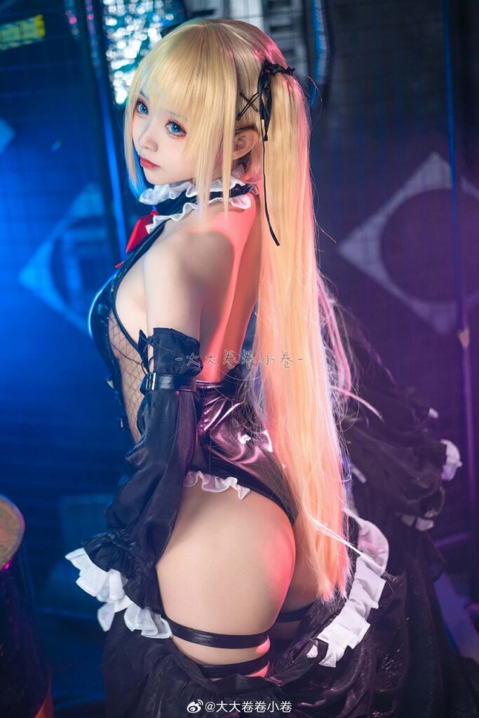 สาวน้อยคอสเพลย์เป็น Marie Rose จาก Dead or Alive ได้เซ็กซี่ขยี้ใจ