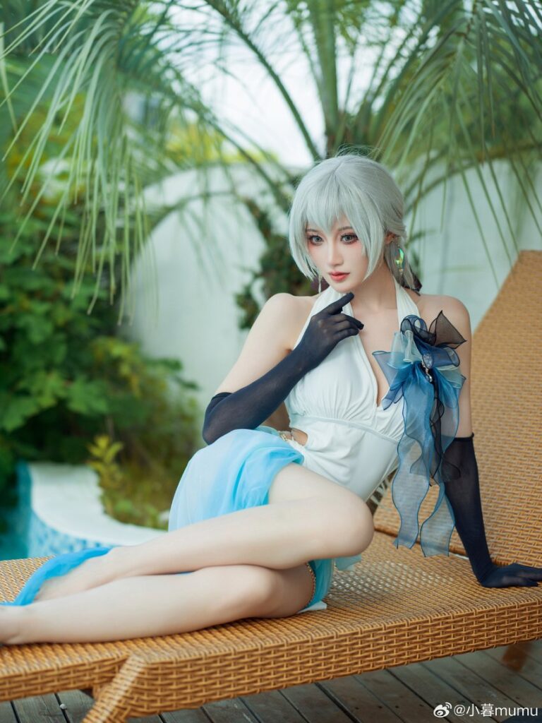 คอสเพลย์ Bronya ปล่อยชิลล์สวมชุดว่ายน้ำอวดหลังสวย 3 คอสเพลย์ Bronya ปล่อยชิลล์สวมชุดว่ายน้ำอวดหลังสวย