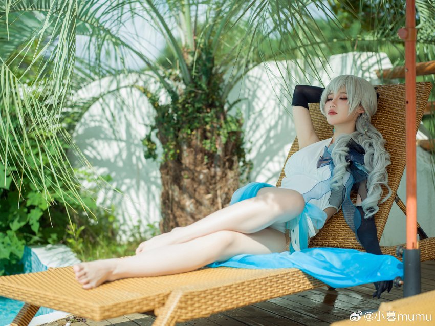 คอสเพลย์ Bronya ปล่อยชิลล์สวมชุดว่ายน้ำอวดหลังสวย 7 คอสเพลย์ Bronya ปล่อยชิลล์สวมชุดว่ายน้ำอวดหลังสวย