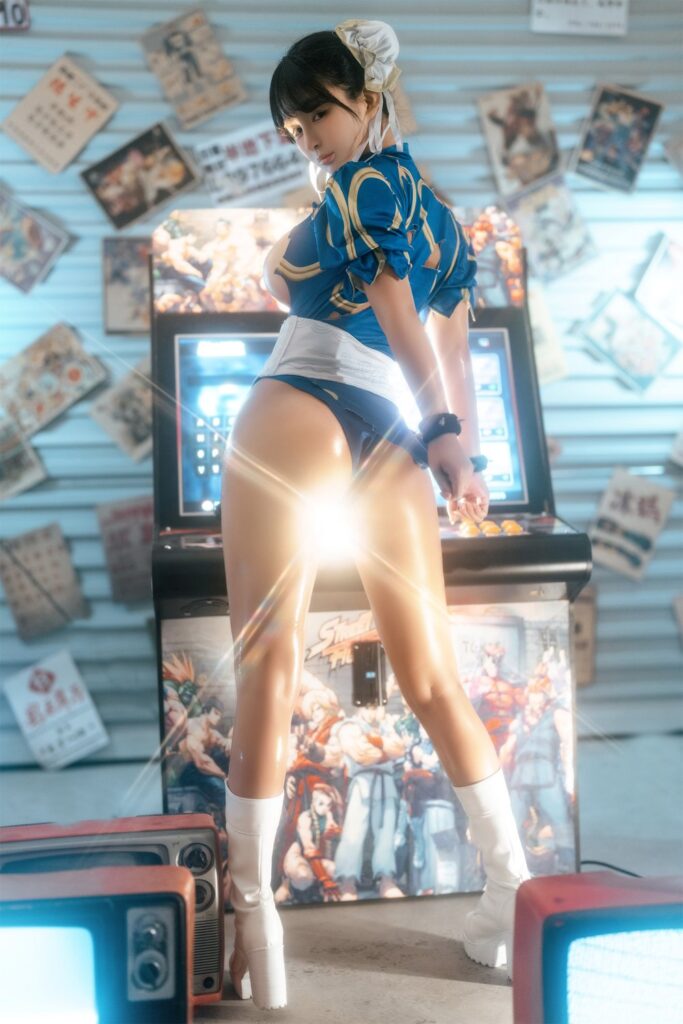 Chun-li Street Fighter Cosplay by Nene Koo