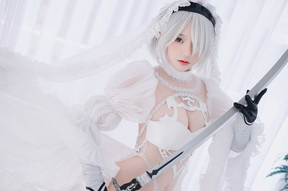 คอสเพลย์ 2B จาก Nier: Automata ในชุดแต่งงานสีขาวสุดเนียนตา 2 2B Nier: Automata Cosplay by Messie Cosplay