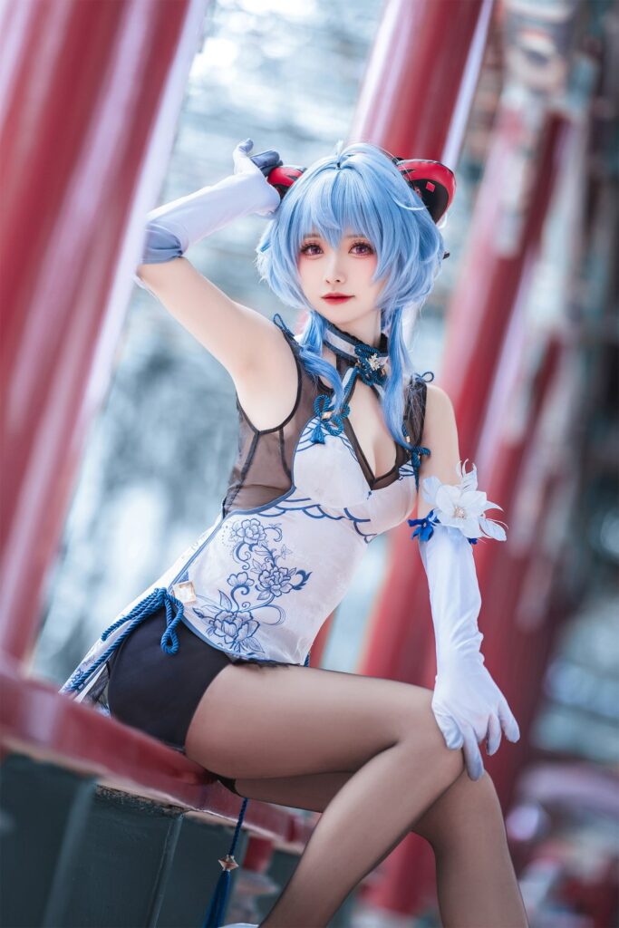 สาวจีนแปลงโฉมเป็น Ganyu จาก Genshin Impact ในเวอร์ชั่นกี่เพ้าขาวนวลตา 5 Ganyu Genshin Impact Cosplay by Komaki xiaojuan