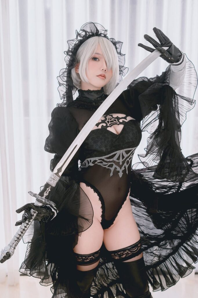 คอสเพลย์ 2B จาก Nier: Automata ในชุดแต่งงานสีขาวสุดเนียนตา 7 2B Nier: Automata Cosplay by Messie Cosplay