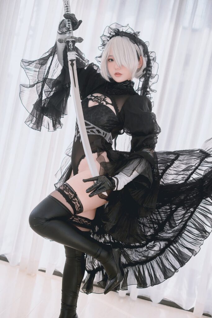 คอสเพลย์ 2B จาก Nier: Automata ในชุดแต่งงานสีขาวสุดเนียนตา 8 2B Nier: Automata Cosplay by Messie Cosplay