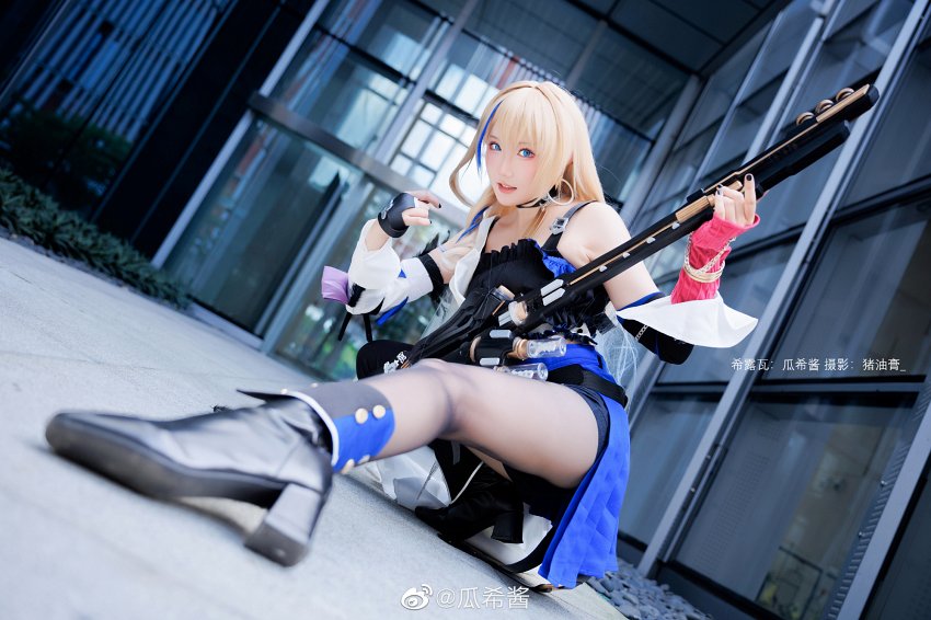 คอสเพลย์ Serval จาก Honkai: Star Rail สวยโดนใจชาวร็อค 5 คอสเพลย์ Serval จาก Honkai: Star Rail สวยโดนใจชาวร็อค