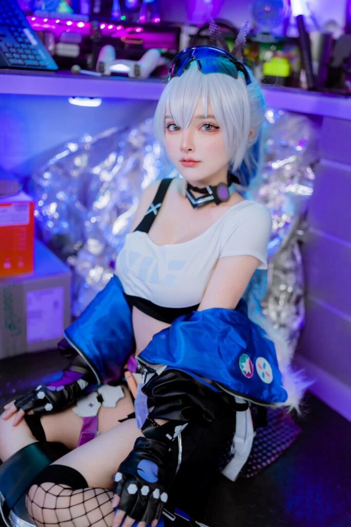 คอสเพลย์ Silver Wolf จาก Honkai: Star Rail สุดคิ้วท์ 4 คอสเพลย์ Silver Wolf จาก Honkai: Star Rail สุดคิ้วท์