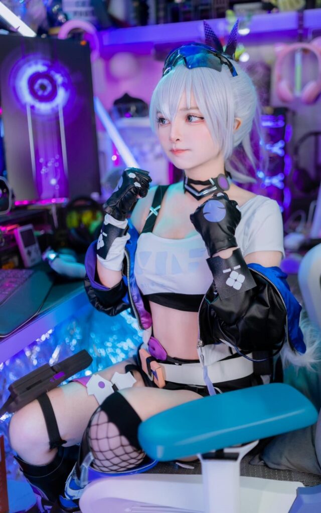 คอสเพลย์ Silver Wolf จาก Honkai: Star Rail สุดคิ้วท์ 7 คอสเพลย์ Silver Wolf จาก Honkai: Star Rail สุดคิ้วท์
