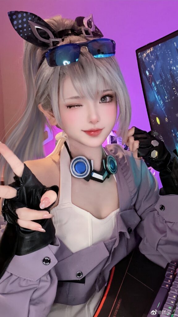 คอสเพลย์ Silver Wolf จาก Honkai: Star Rail ในเวอร์ชั่นสุดแบ๊ว 5 คอสเพลย์ Silver Wolf จาก Honkai: Star Rail ในเวอร์ชั่นสุดแบ๊ว