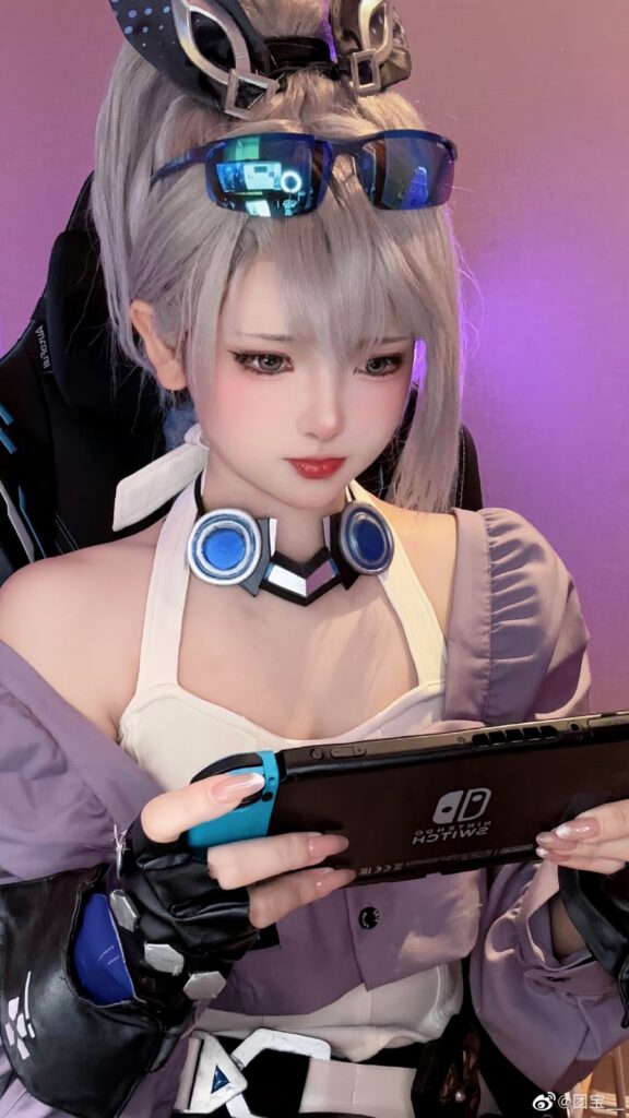 คอสเพลย์ Silver Wolf จาก Honkai: Star Rail ในเวอร์ชั่นสุดแบ๊ว 7 คอสเพลย์ Silver Wolf จาก Honkai: Star Rail ในเวอร์ชั่นสุดแบ๊ว