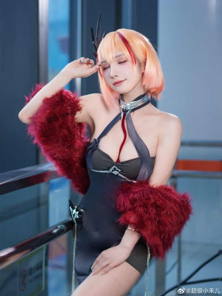คอสเพลย์ Roon จาก Azur Lane ในชุดสีดำสุดเร้าใจ 2 คอสเพลย์ Roon จาก Azur Lane ในชุดสีดำสุดเร้าใจ