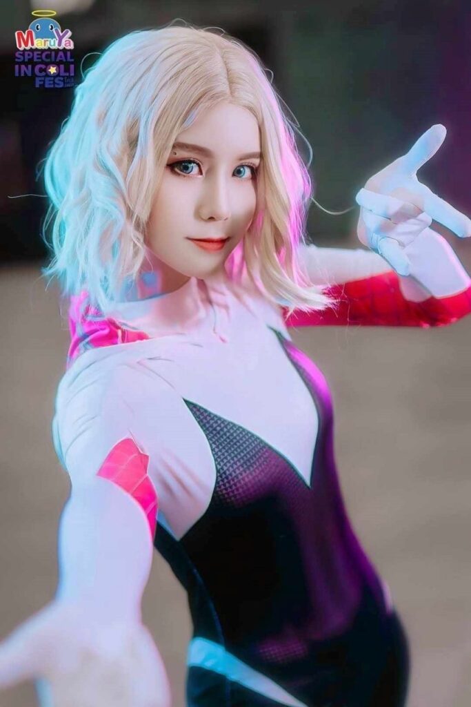 คุณโอปอล์แปลงโฉมเป็น Spider-Gwen 2 คุณโอปอล์แปลงโฉมเป็น Spider-Gwen