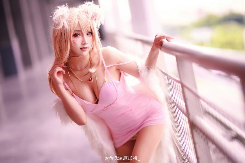 คอสเพลย์ Ahri จาก League of Legends เวอร์ชั่นเดรสชมพูโดนใจ