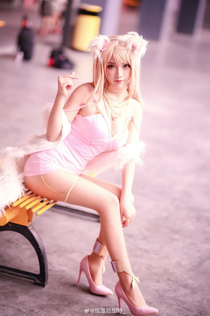 คอสเพลย์ Ahri จาก League of Legends เวอร์ชั่นเดรสชมพูโดนใจ