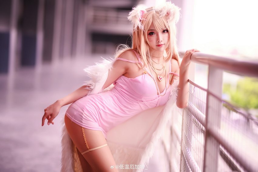 คอสเพลย์ Ahri จาก League of Legends เวอร์ชั่นเดรสชมพูโดนใจ