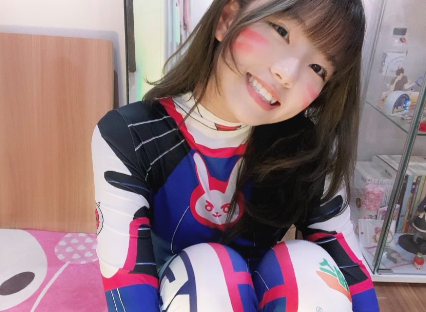 คุณคิทแคท ไอดอลสุดคิ้วท์จากวง Siamese Kittenz แปลงโฉมเป็น D.Va จาก Overwatch 2 2 คุณคิทแคท ไอดอลสุดคิ้วท์จากวง Siamese Kittenz แปลงโฉมเป็น D.Va จาก Overwatch 2