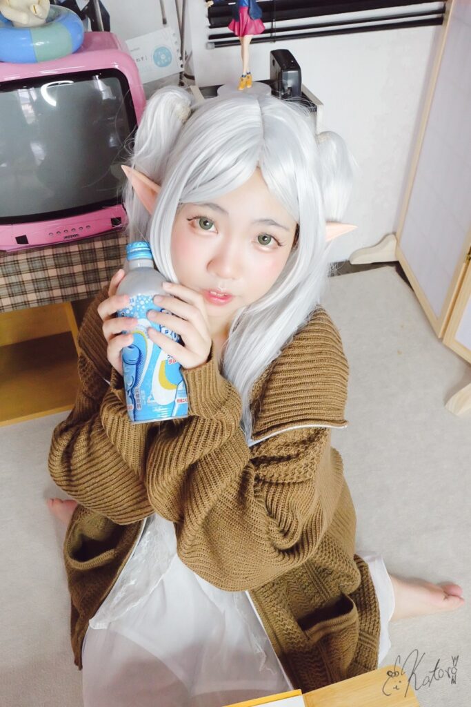 คอสเพลย์ Frieren จาก Frieren: Beyond Journey's End ในชุดนอนที่แสนน่ารัก 4 Frieren Frieren: Beyond Journey's End Cosplay by Karn
