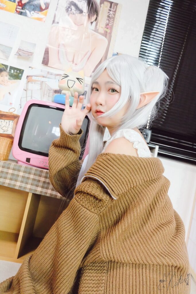 คอสเพลย์ Frieren จาก Frieren: Beyond Journey's End ในชุดนอนที่แสนน่ารัก 9 Frieren Frieren: Beyond Journey's End Cosplay by Karn