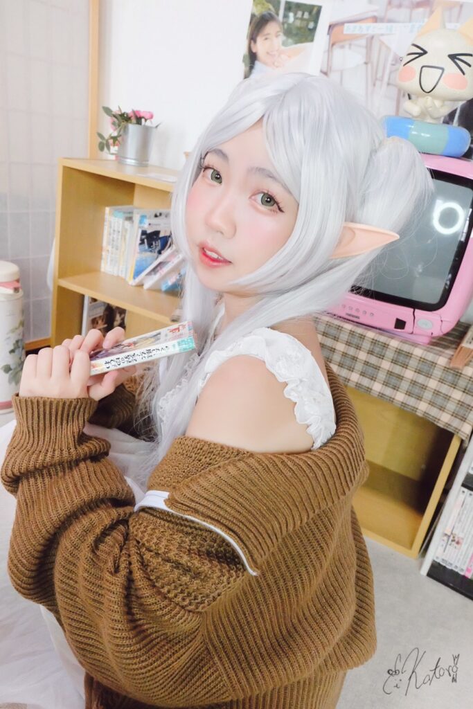 คอสเพลย์ Frieren จาก Frieren: Beyond Journey's End ในชุดนอนที่แสนน่ารัก 5 Frieren Frieren: Beyond Journey's End Cosplay by Karn